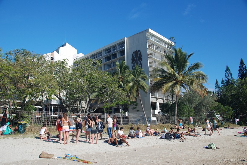 11.56- L'hotel abandonne sur la plage du meridien.JPG